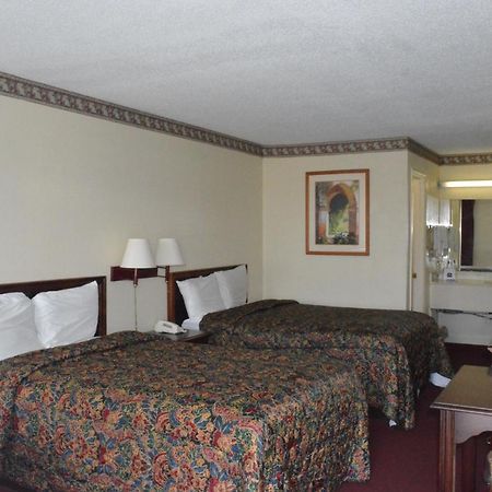 Knights inn Hurricane Mills Buitenkant foto