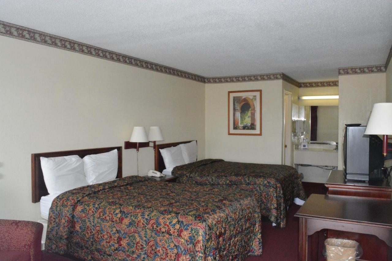 Knights inn Hurricane Mills Buitenkant foto