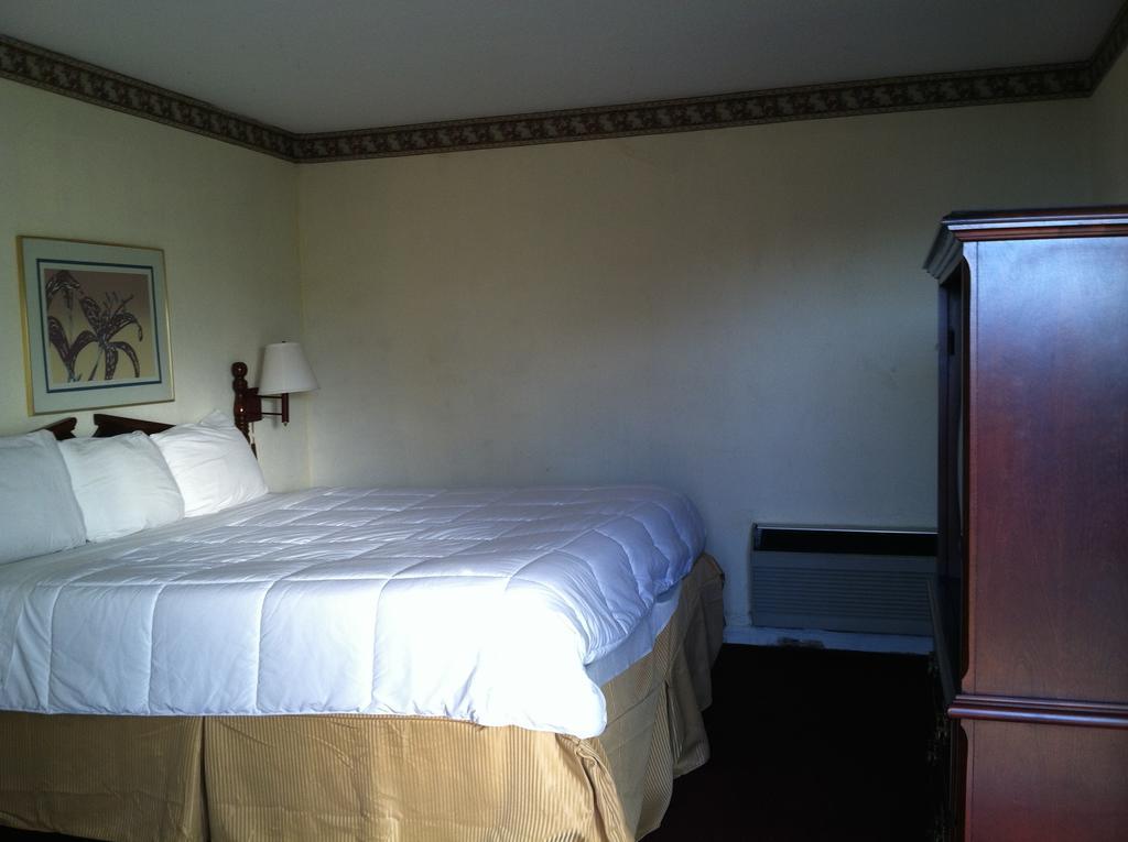 Knights inn Hurricane Mills Buitenkant foto