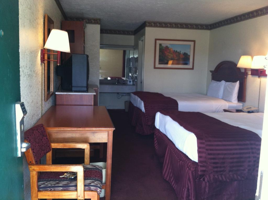 Knights inn Hurricane Mills Buitenkant foto