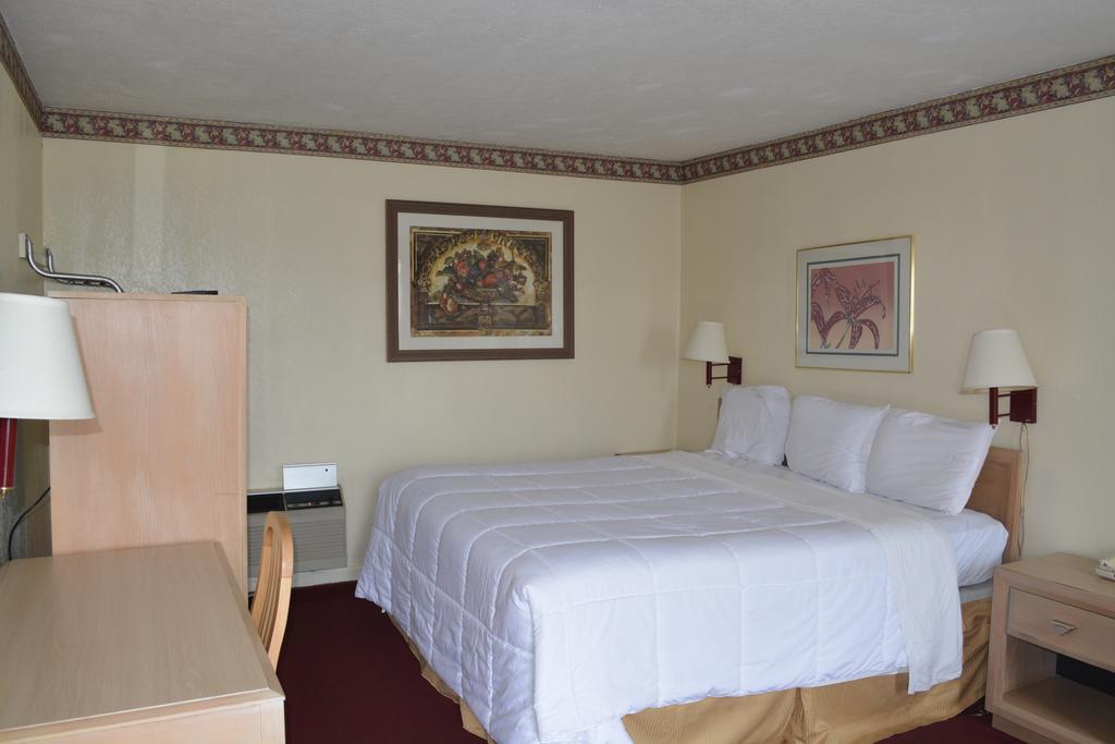 Knights inn Hurricane Mills Buitenkant foto